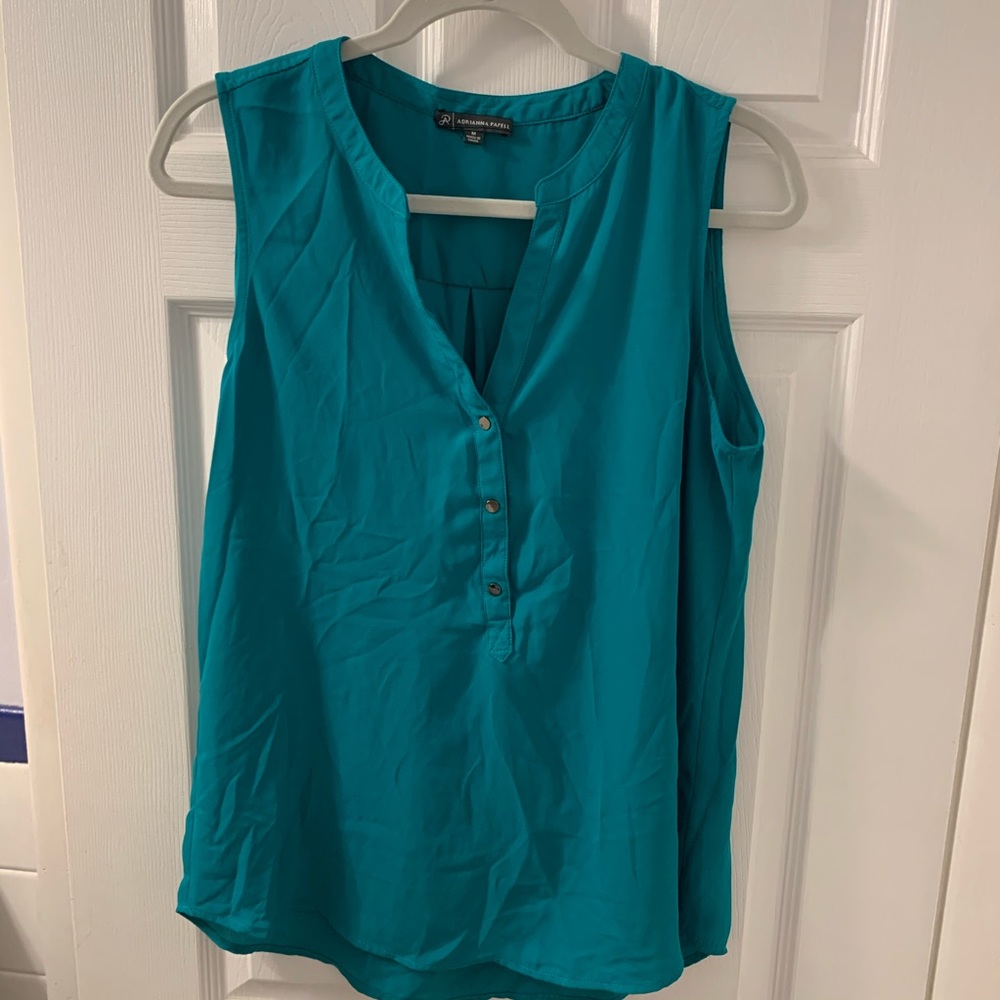 EUC sleeveless top